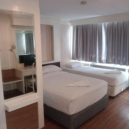 Royal Garden Home Hotel Bangkok Esterno foto