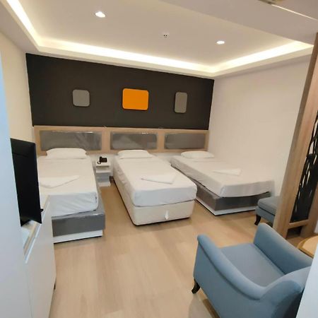 Royal Garden Home Hotel Bangkok Esterno foto