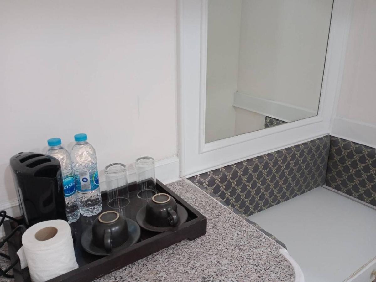 Royal Garden Home Hotel Bangkok Esterno foto