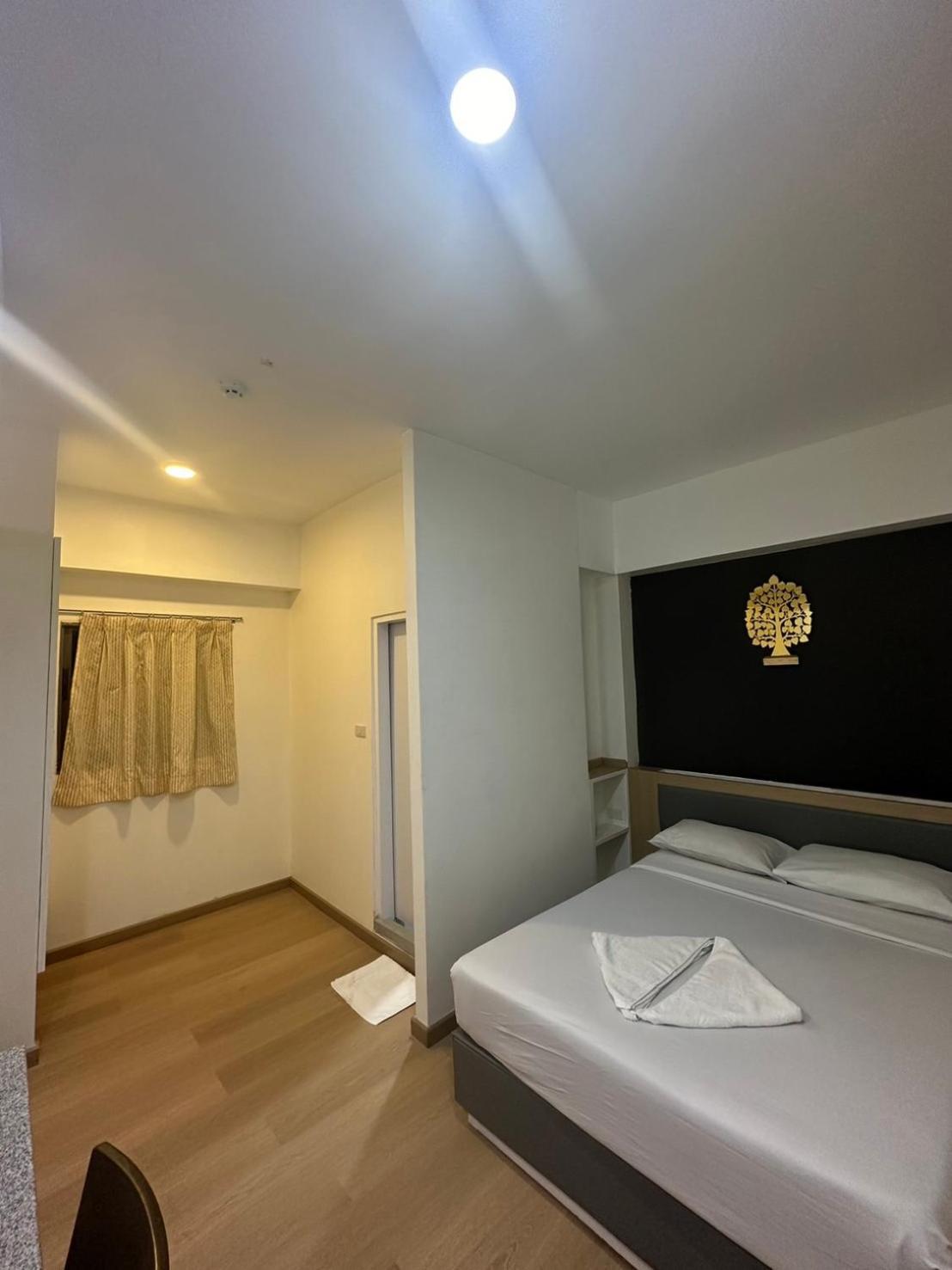 Royal Garden Home Hotel Bangkok Esterno foto