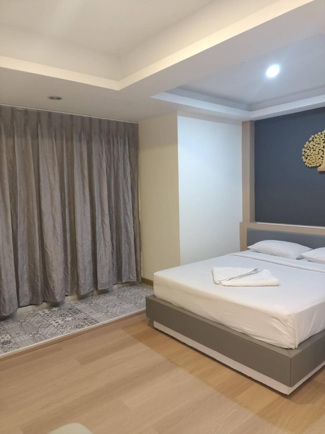 Royal Garden Home Hotel Bangkok Esterno foto