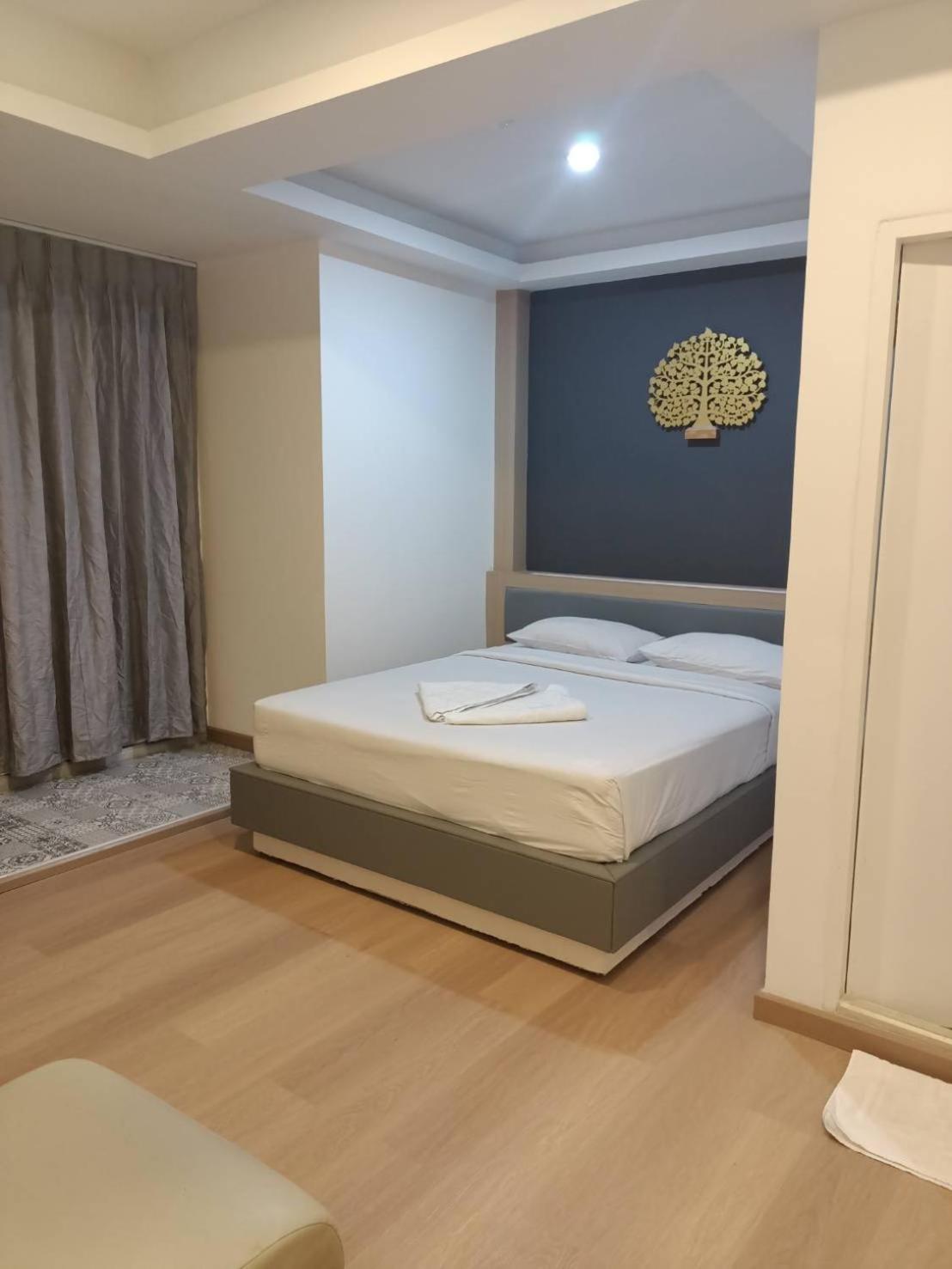 Royal Garden Home Hotel Bangkok Esterno foto