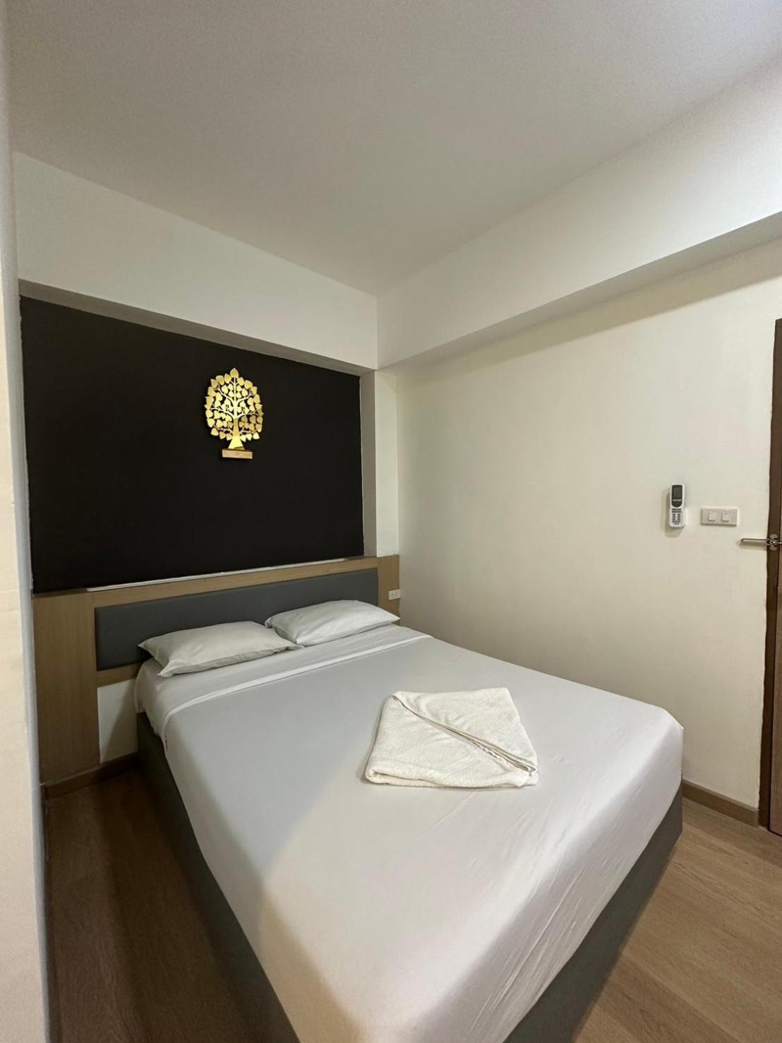 Royal Garden Home Hotel Bangkok Esterno foto