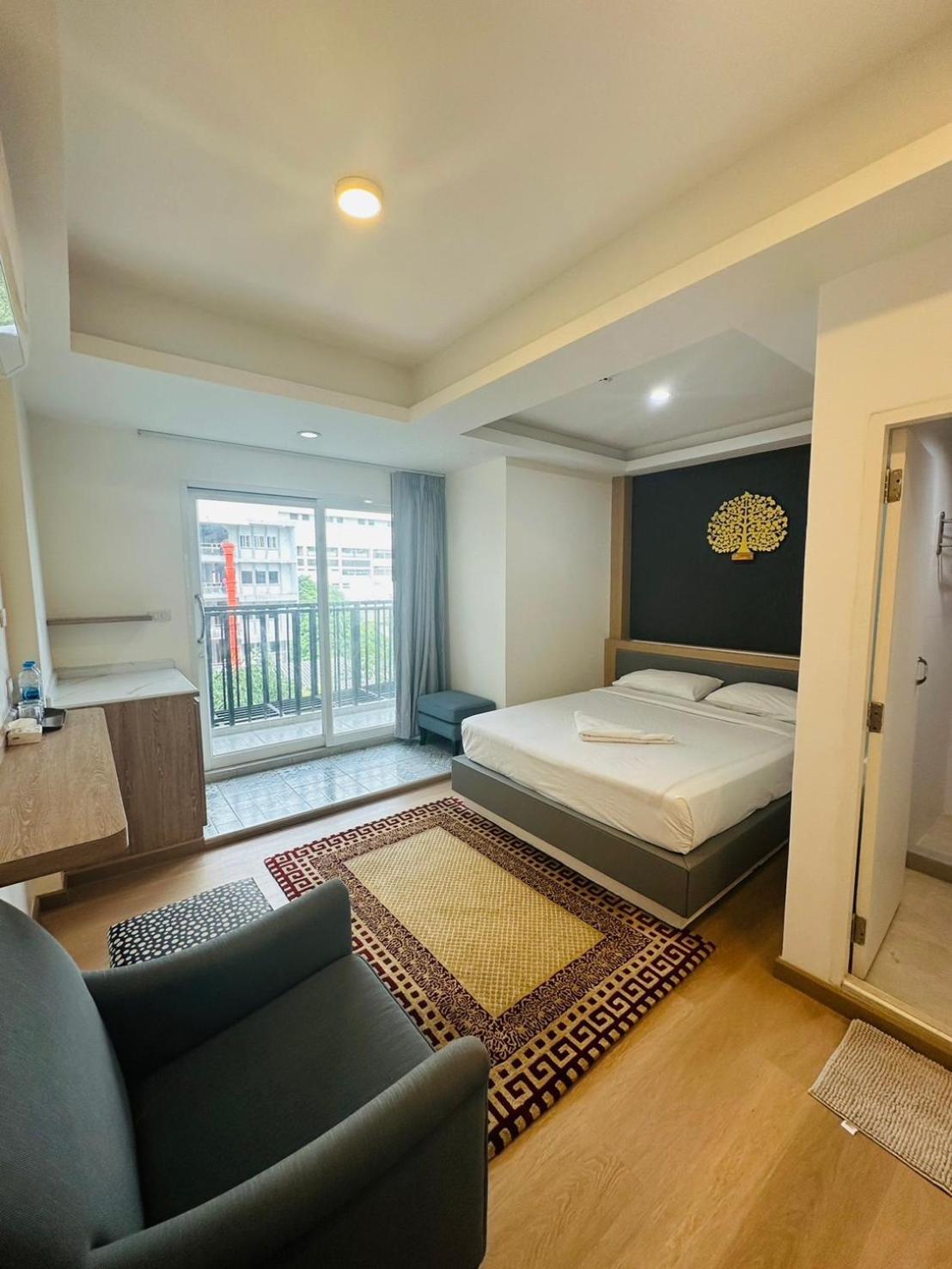 Royal Garden Home Hotel Bangkok Esterno foto