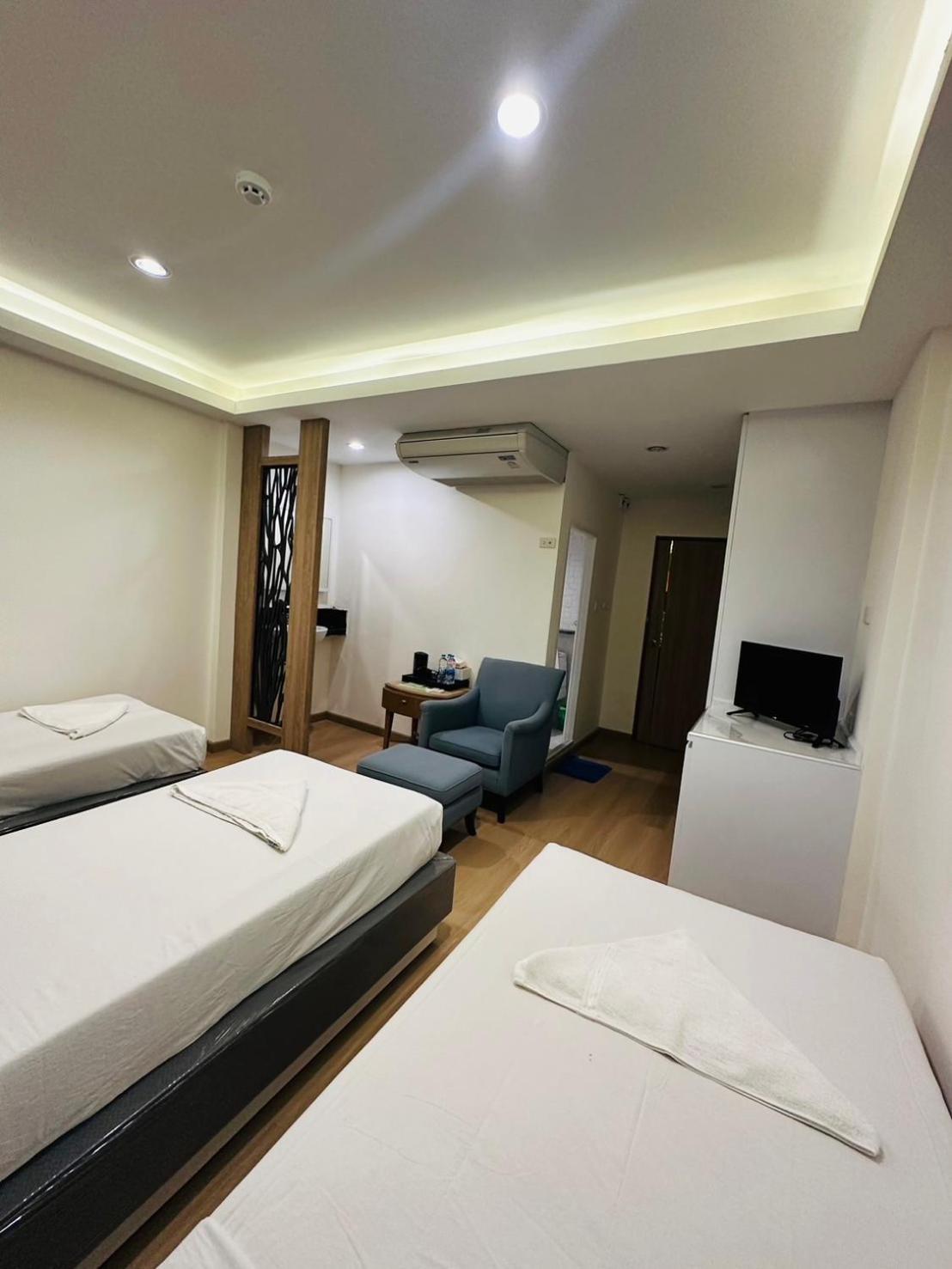 Royal Garden Home Hotel Bangkok Esterno foto