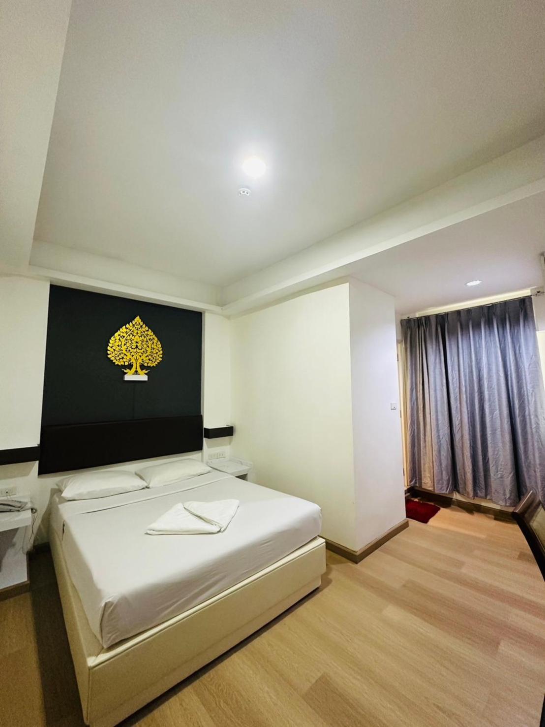 Royal Garden Home Hotel Bangkok Esterno foto