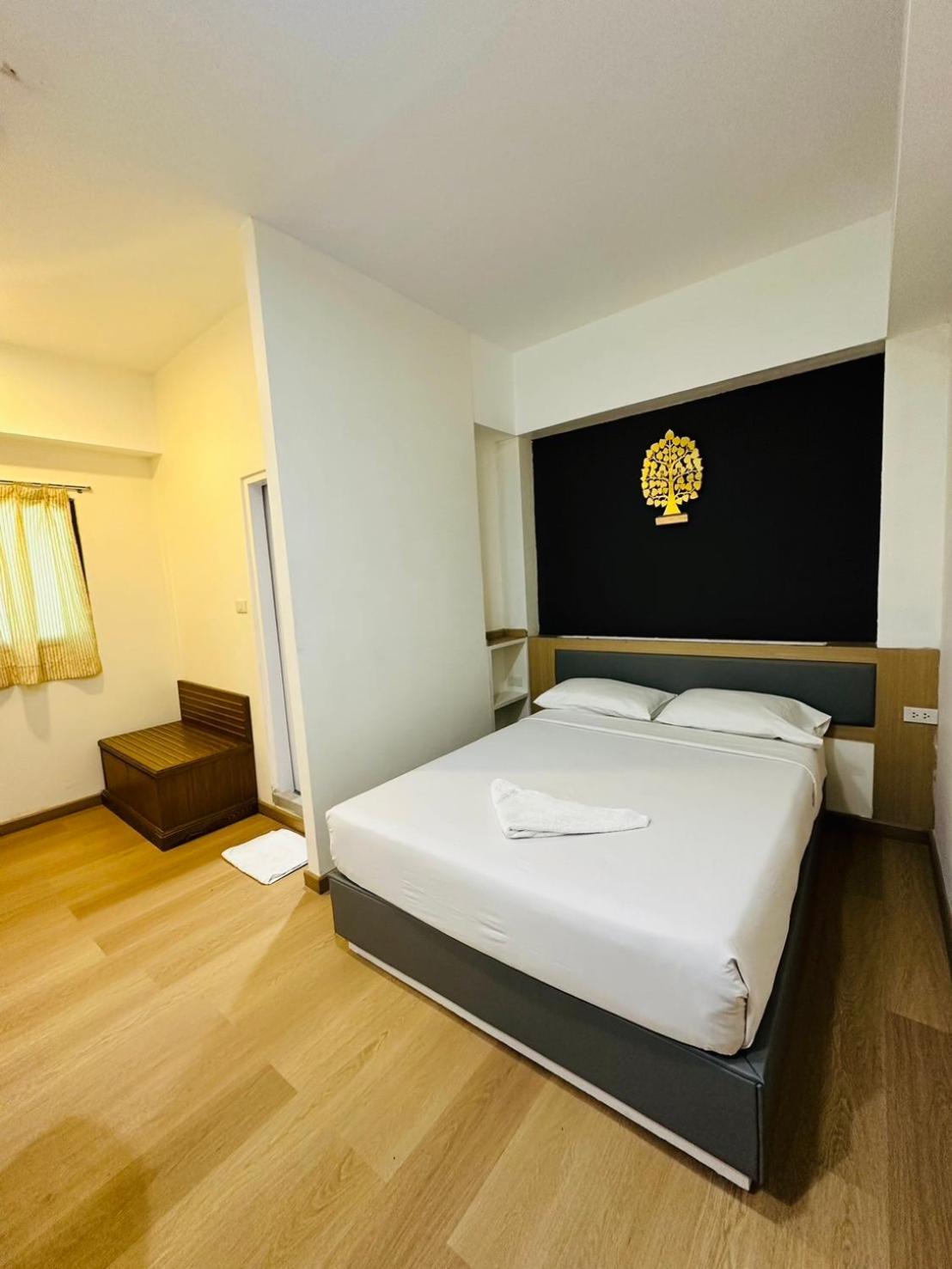 Royal Garden Home Hotel Bangkok Esterno foto