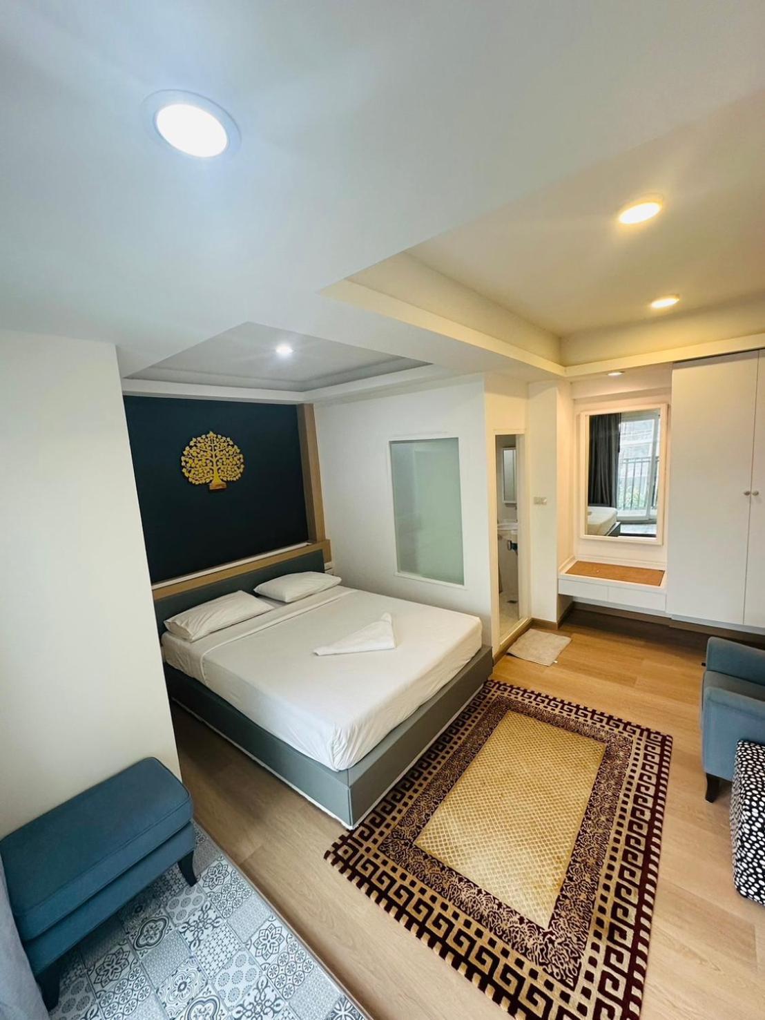 Royal Garden Home Hotel Bangkok Esterno foto