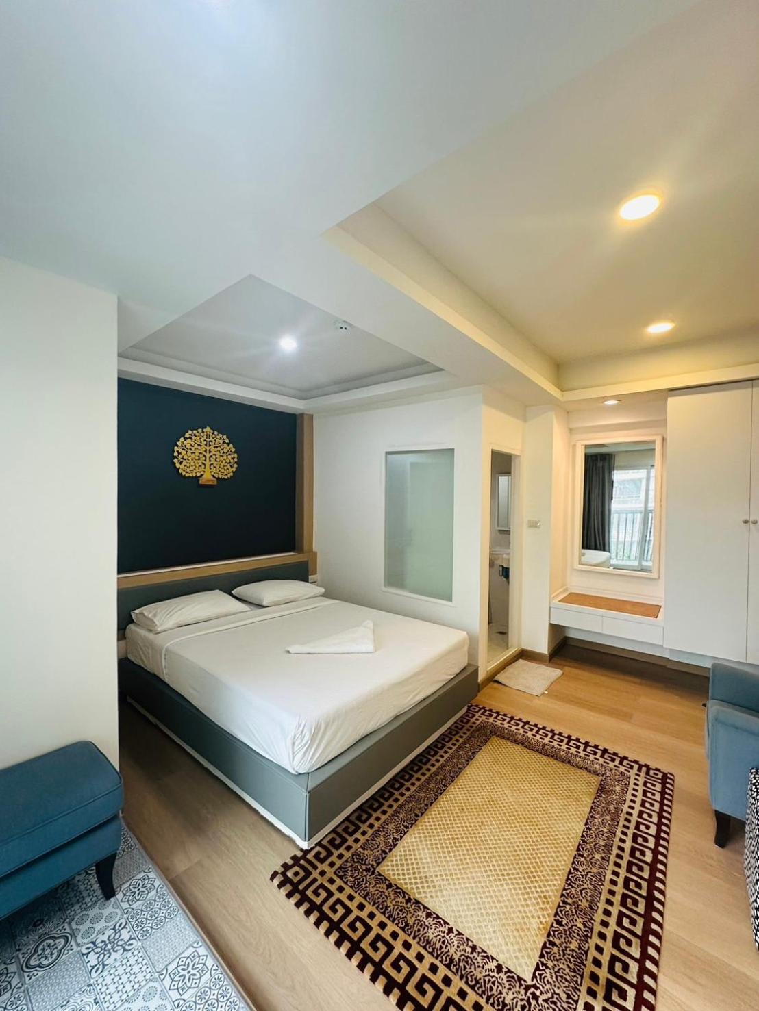 Royal Garden Home Hotel Bangkok Esterno foto
